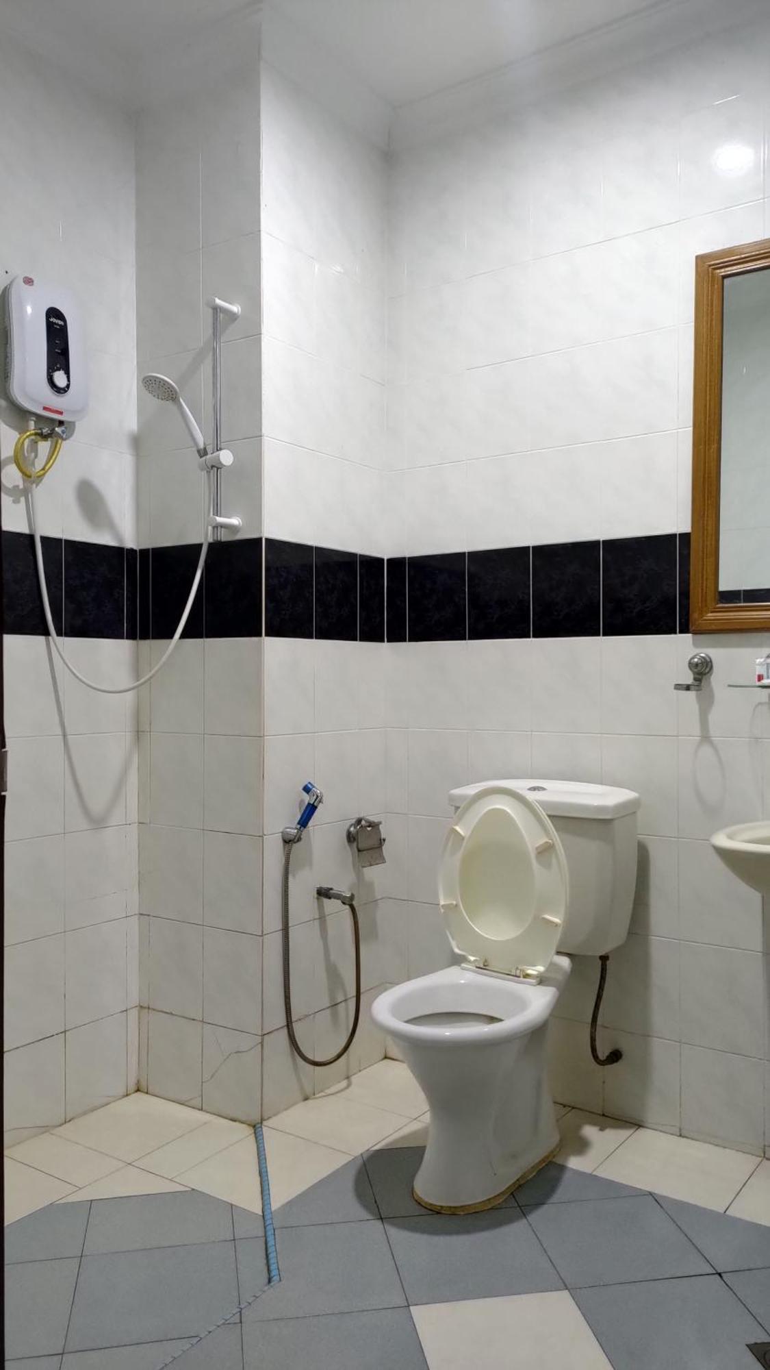 The Upper Deck Hotel Kudat Kültér fotó
